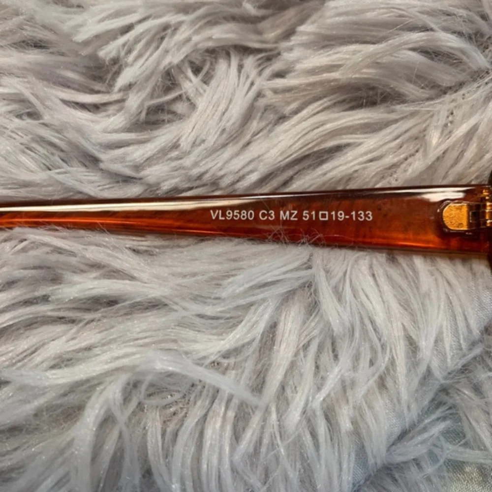 Van Linker stylish amber